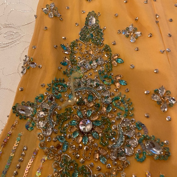 Sari dress heavily beaded - Picture 5 of 16